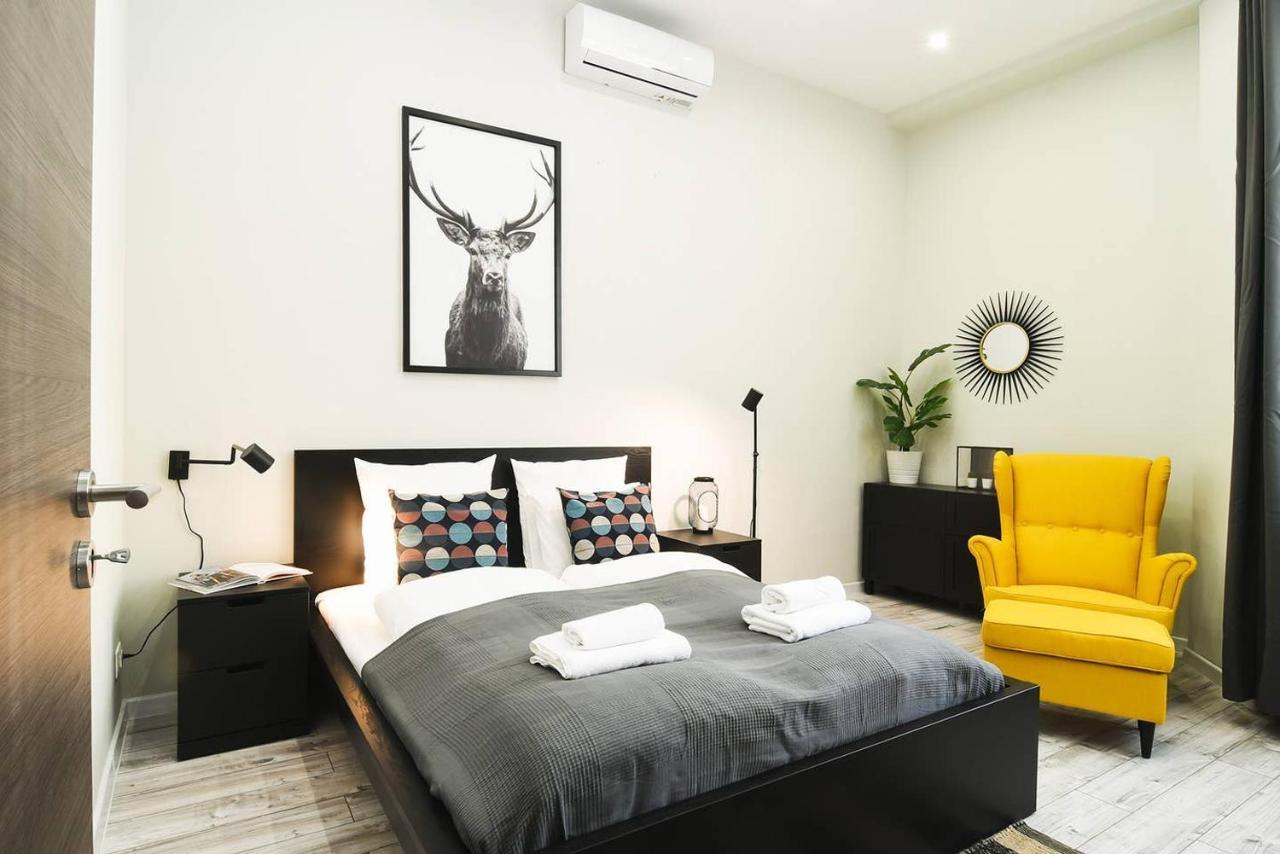 Apartment Ultra And Stylish With Ac